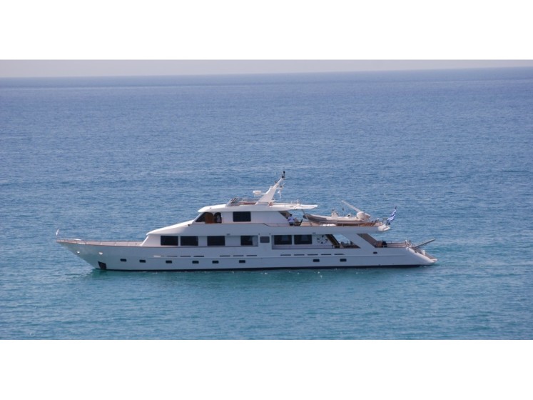Perama Shipyards 102 - Yacht Charter Sailica