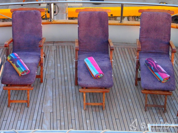 Perama Shipyards 102 - Yacht Charter Sailica