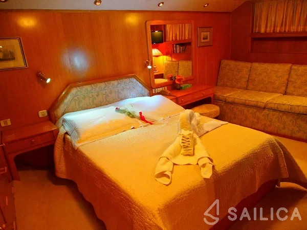 Perama Shipyards 102 - Yacht Charter Sailica