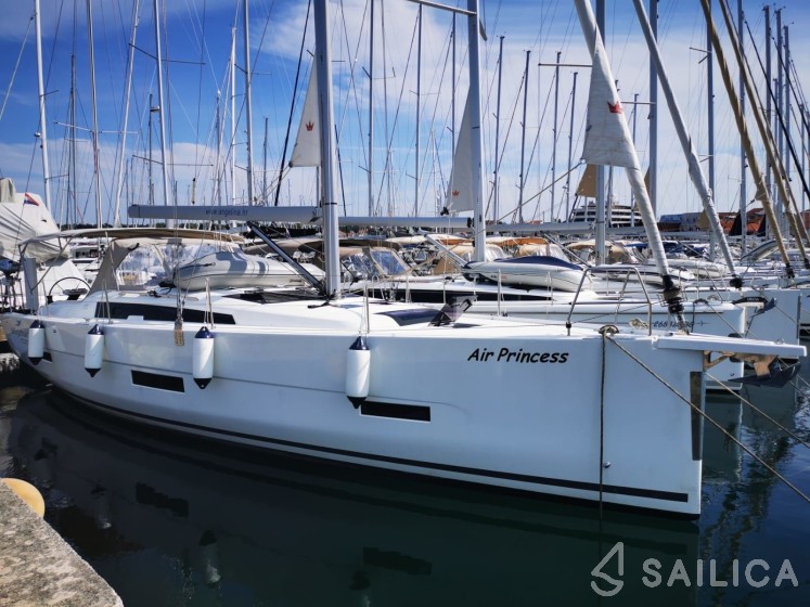 Dufour 430 Grand Large - Yacht Charter Sailica