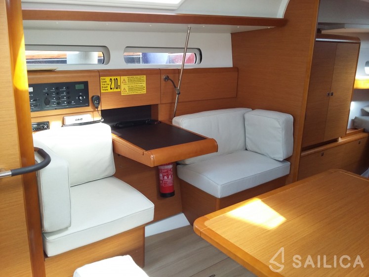 Sun Odyssey 419 - Yacht Charter Sailica