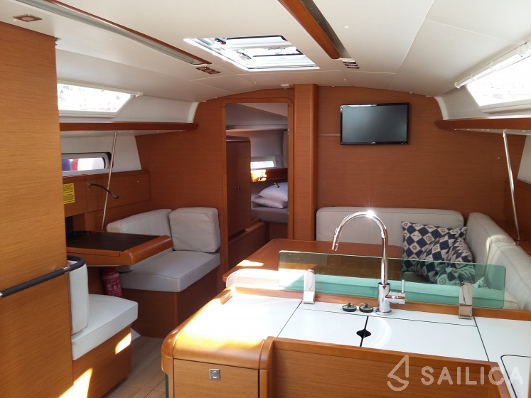 Sun Odyssey 419 - Yacht Charter Sailica
