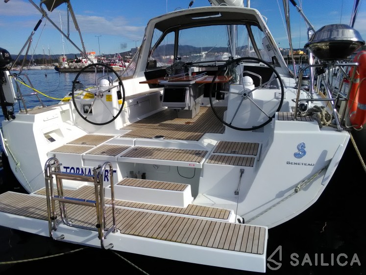 Oceanis 45 - Yacht Charter Sailica
