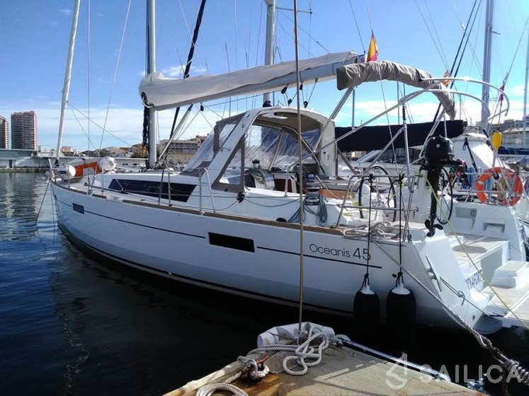 Oceanis 45 - Yacht Charter Sailica