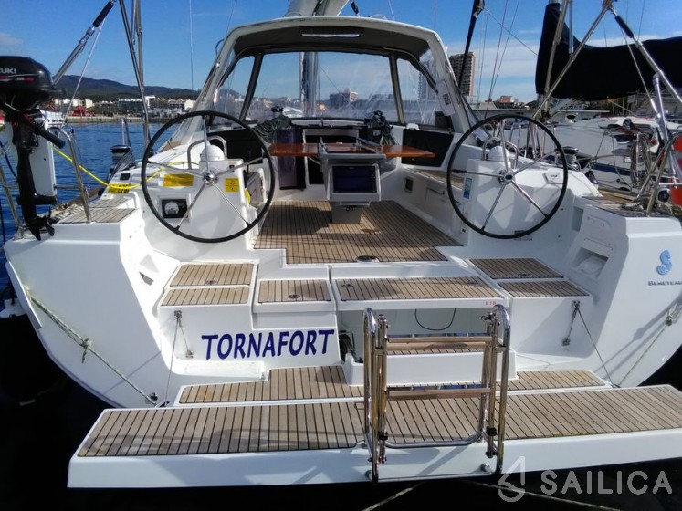 Oceanis 45 - Yacht Charter Sailica