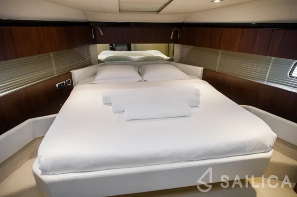 Fairline Squadron 42 - Yacht Charter Sailica