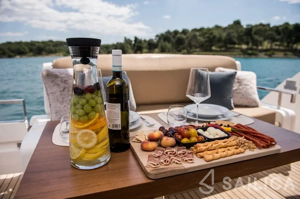 Fairline Squadron 42 - Yacht Charter Sailica