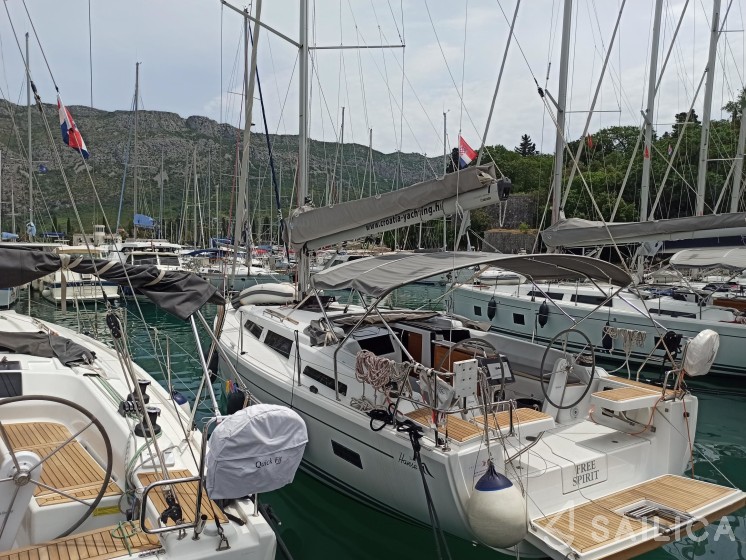 Hanse 388 - Yacht Charter Sailica