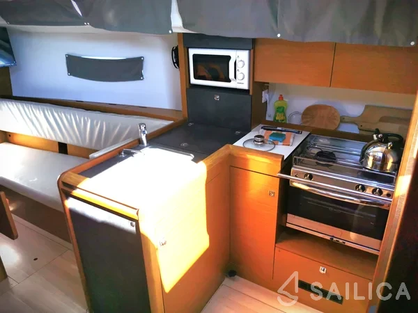 Sun Odyssey 349 - Yacht Charter Sailica