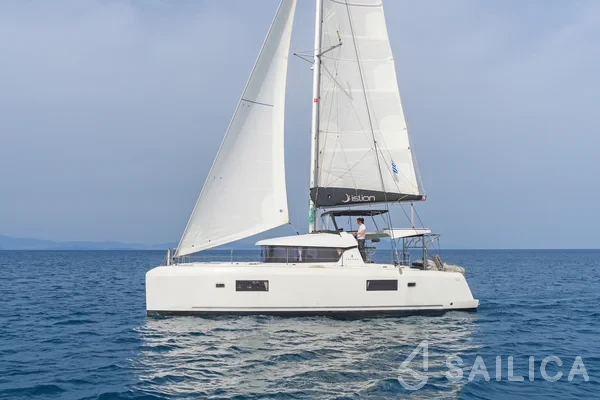 Lagoon 42 - Yacht Charter Sailica