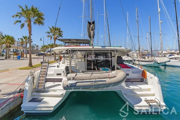 Lagoon 42 - Yacht Charter Sailica