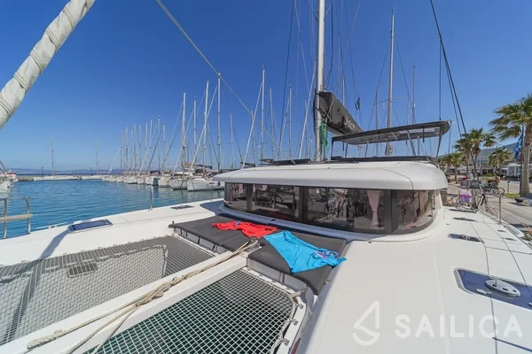 Lagoon 42 - Yacht Charter Sailica