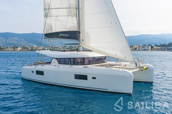 Lagoon 42 - Yacht Charter Sailica