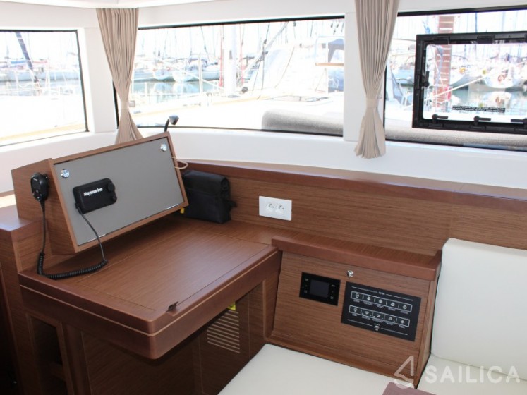 Lagoon 40 - Yacht Charter Sailica