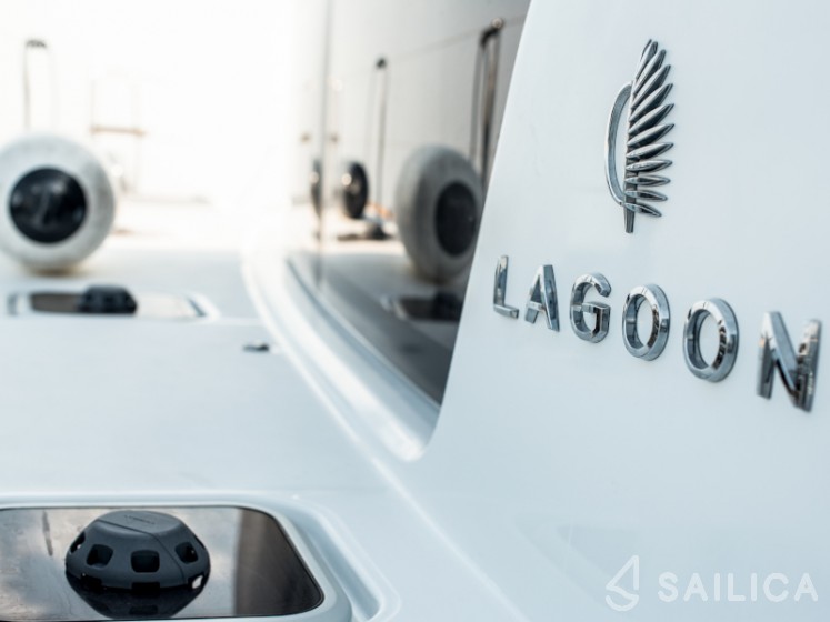 Lagoon 40 - Yacht Charter Sailica