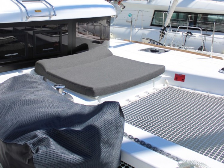 Lagoon 40 - Yacht Charter Sailica