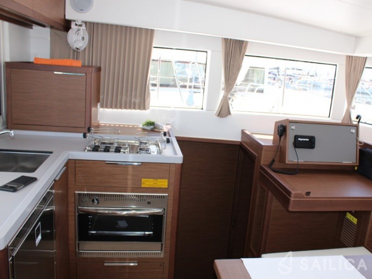 Lagoon 40 - Yacht Charter Sailica