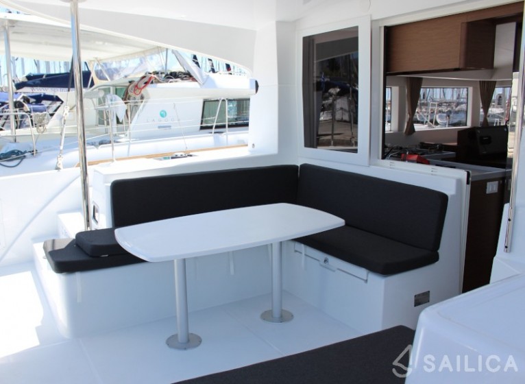Lagoon 40 - Yacht Charter Sailica