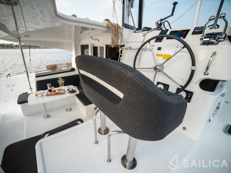 Lagoon 40 - Yacht Charter Sailica