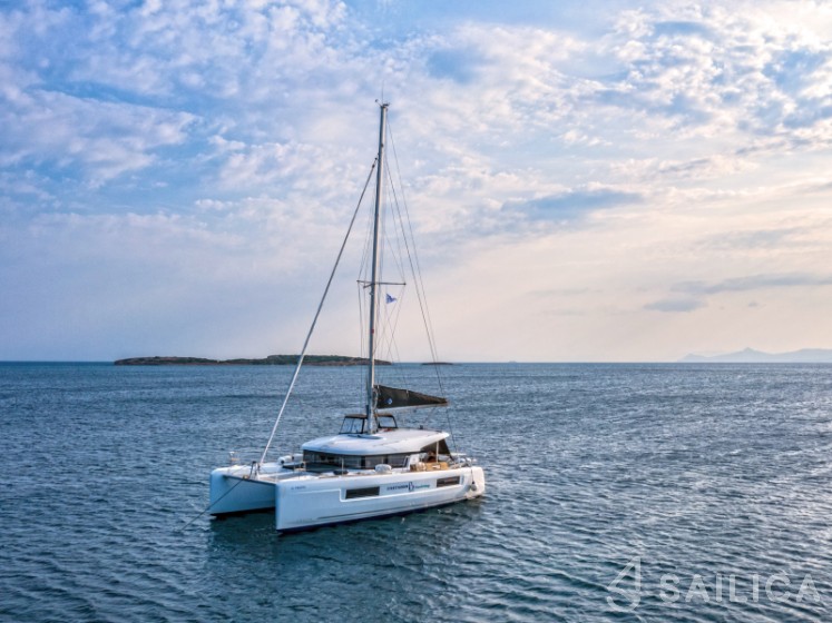 Lagoon 40 - Yacht Charter Sailica