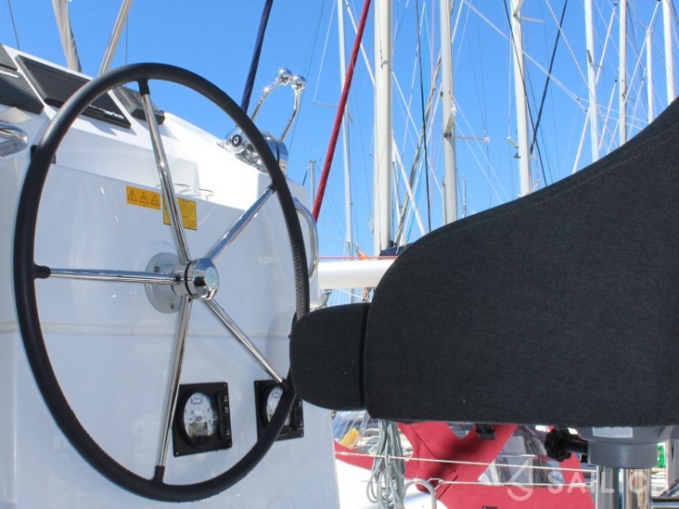 Lagoon 40 - Yacht Charter Sailica