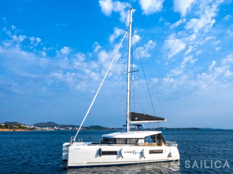Lagoon 40 - Yacht Charter Sailica