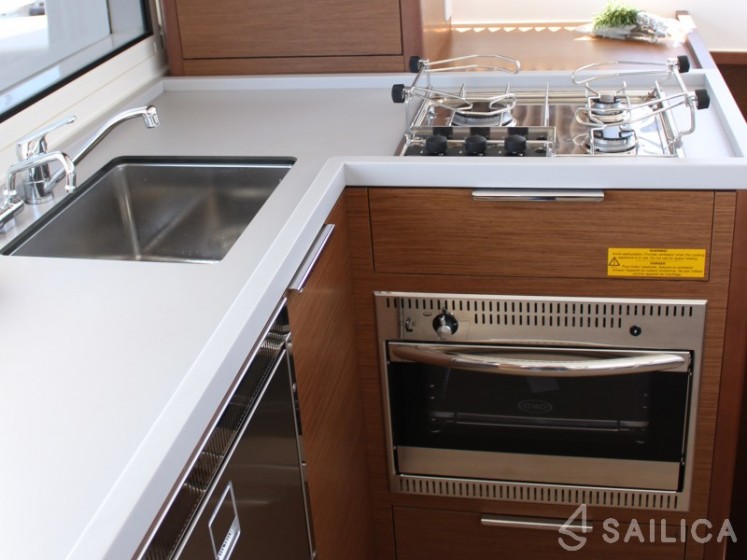 Lagoon 40 - Yacht Charter Sailica