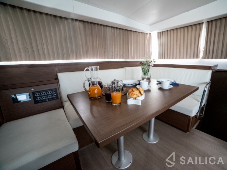 Lagoon 40 - Yacht Charter Sailica
