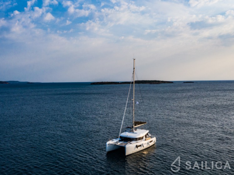 Lagoon 40 - Yacht Charter Sailica