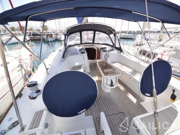 Oceanis 54 - Yacht Charter Sailica
