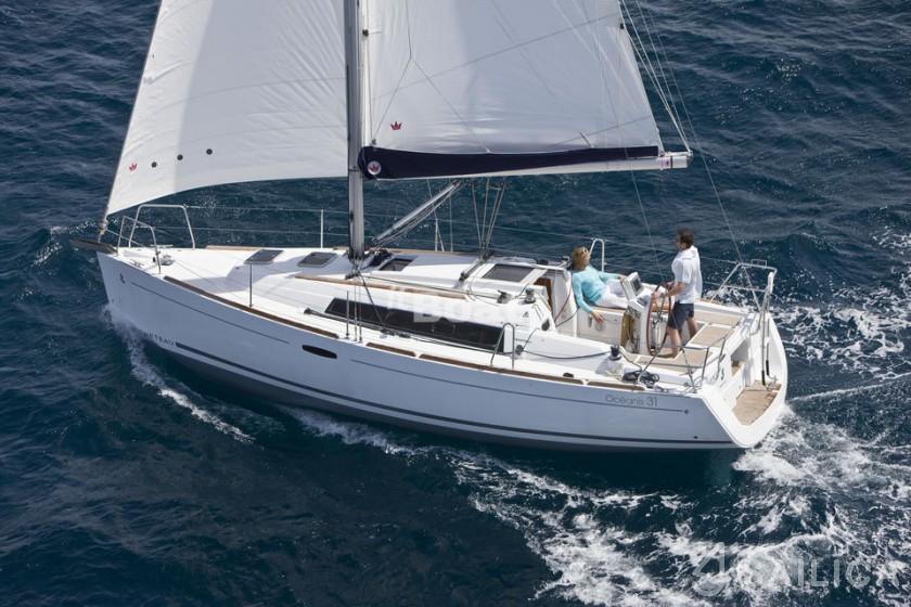 Oceanis 31 - Yacht Charter Sailica