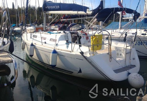 Dufour 325 - Yacht Charter Sailica