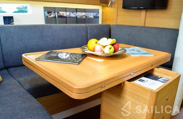 X 4-3 - Yacht Charter Sailica