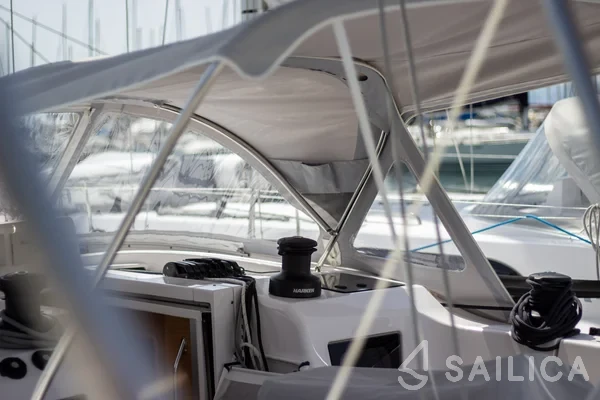 X 4-3 - Yacht Charter Sailica