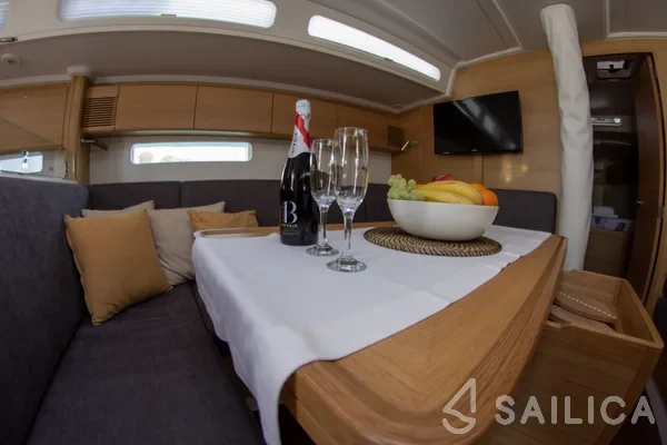 X 4-3 - Yacht Charter Sailica