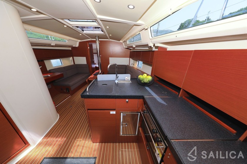 Hanse 418 - Yacht Charter Sailica
