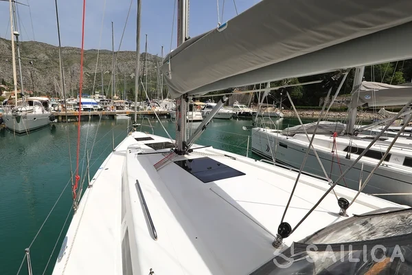 Hanse 418 - Yacht Charter Sailica
