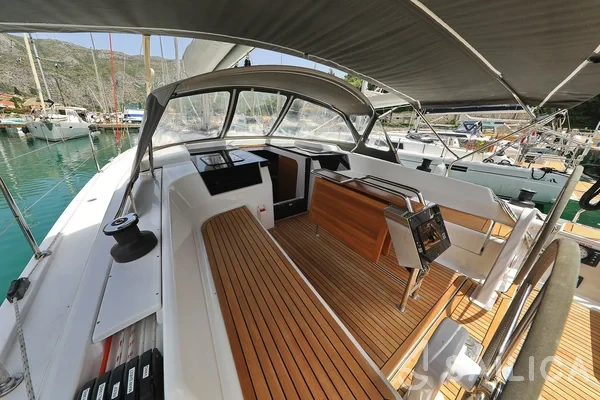 Hanse 418 - Yacht Charter Sailica