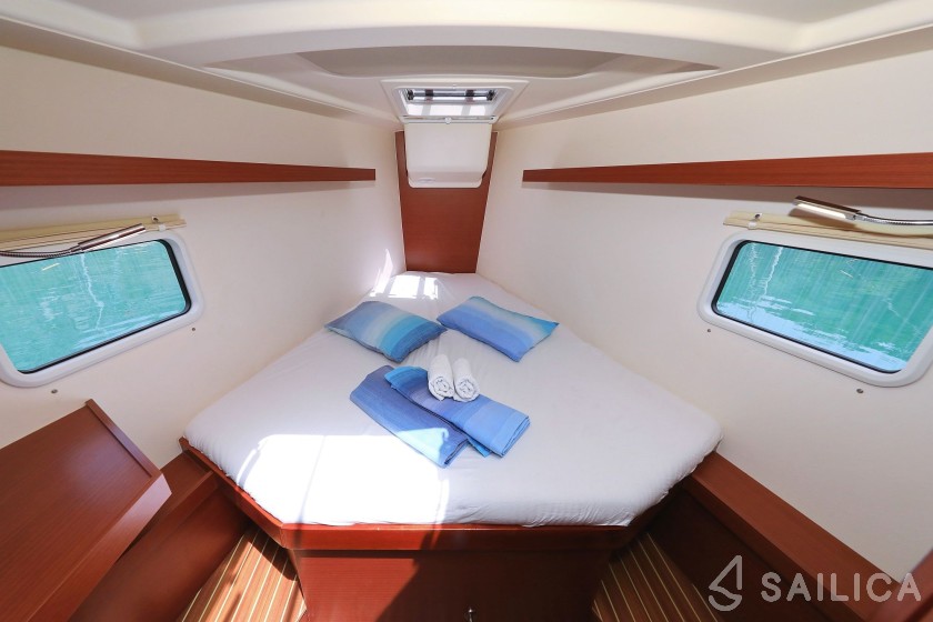 Hanse 418 - Yacht Charter Sailica