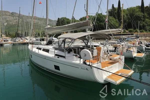 Hanse 418 - Yacht Charter Sailica