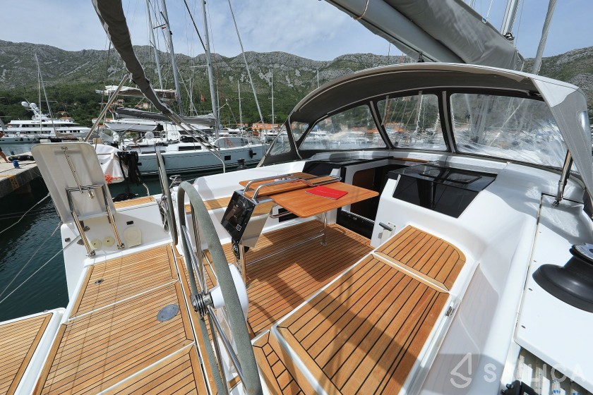 Hanse 418 - Yacht Charter Sailica