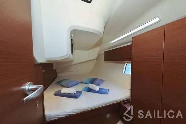 Hanse 418 - Yacht Charter Sailica