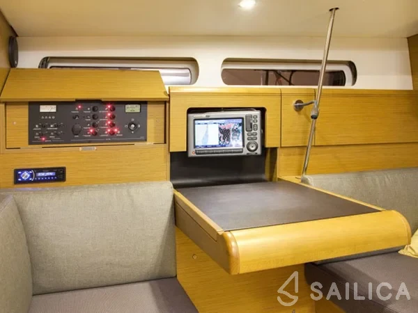 Sun Odyssey 419 - Yacht Charter Sailica