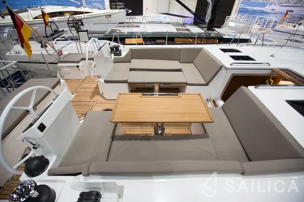 Bavaria C50 Style - 3 + 1 cab. - Yacht Charter Sailica