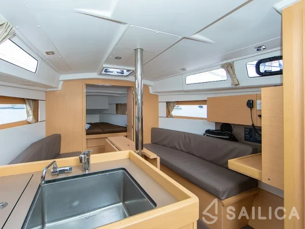 Oceanis 35.1 - Yacht Charter Sailica