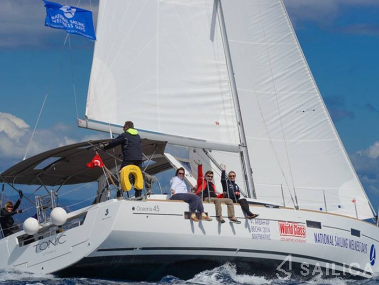 Oceanis 45 - Yacht Charter Sailica