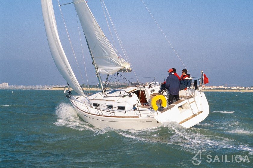 Dufour 325 Grand Large - Yacht Charter Sailica