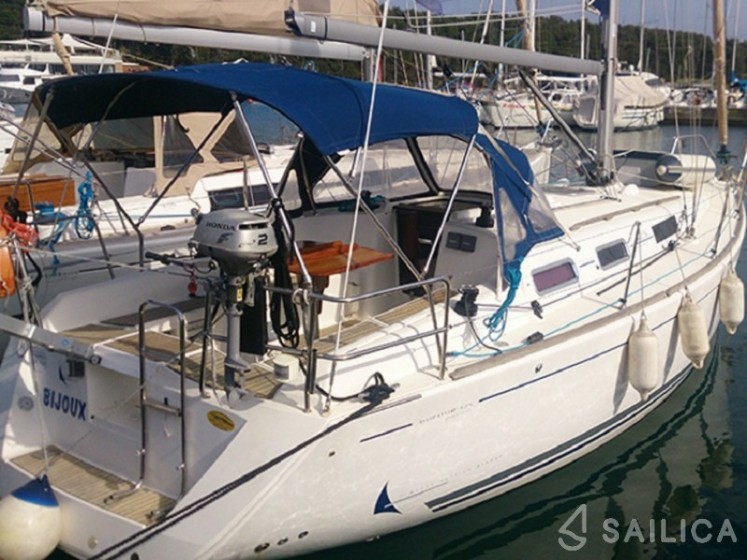 Dufour 325 Grand Large - Yacht Charter Sailica