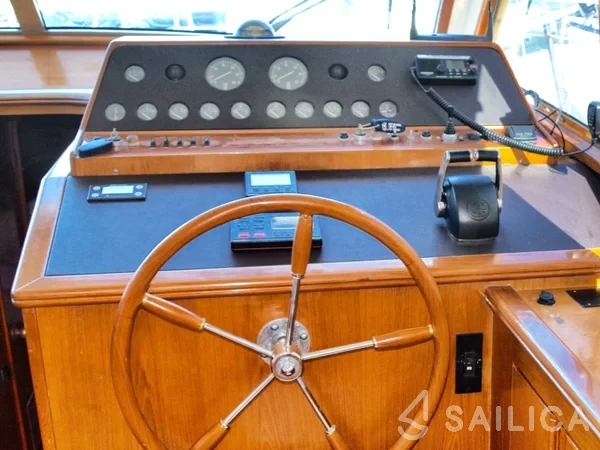 Yaretti 1570 - Yacht Charter Sailica