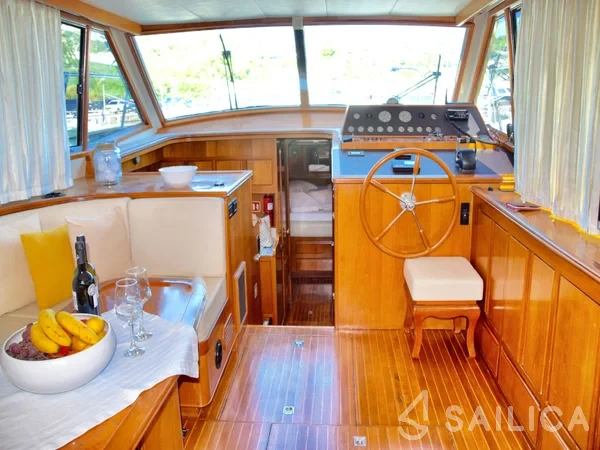 Yaretti 1570 - Yacht Charter Sailica